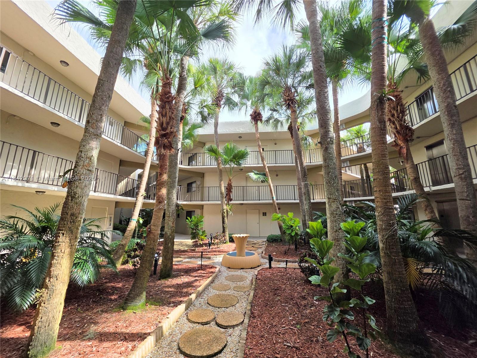 8075 SW 107th Ave 320 #320 Miami FL