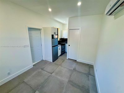 3 NE 70th St 3 #3 Miami FL