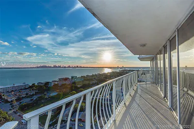 7601 E Treasure Dr 2206 #2206 North Bay Village FL