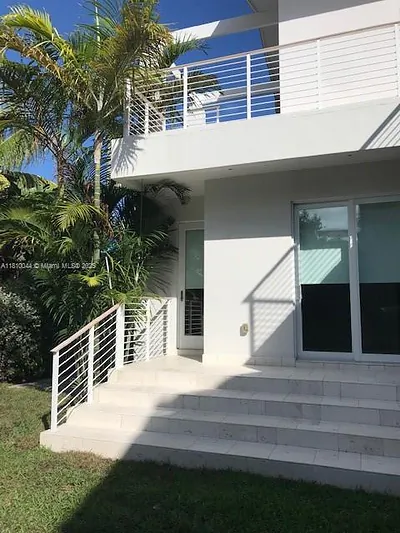 321 Palmwood Ln Key Biscayne FL