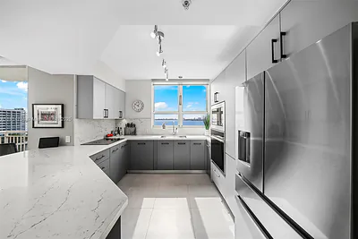 2000 N Bayshore Dr 1011 #1011 Miami FL