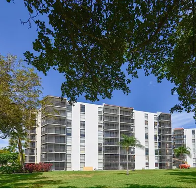 3301 N Country Club Dr 306 #306 Aventura FL
