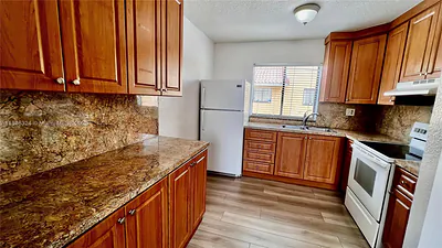 2760 W 61st Pl 202 #202 Hialeah FL