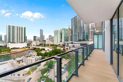 88 SW 7th St 712 #712 Miami FL