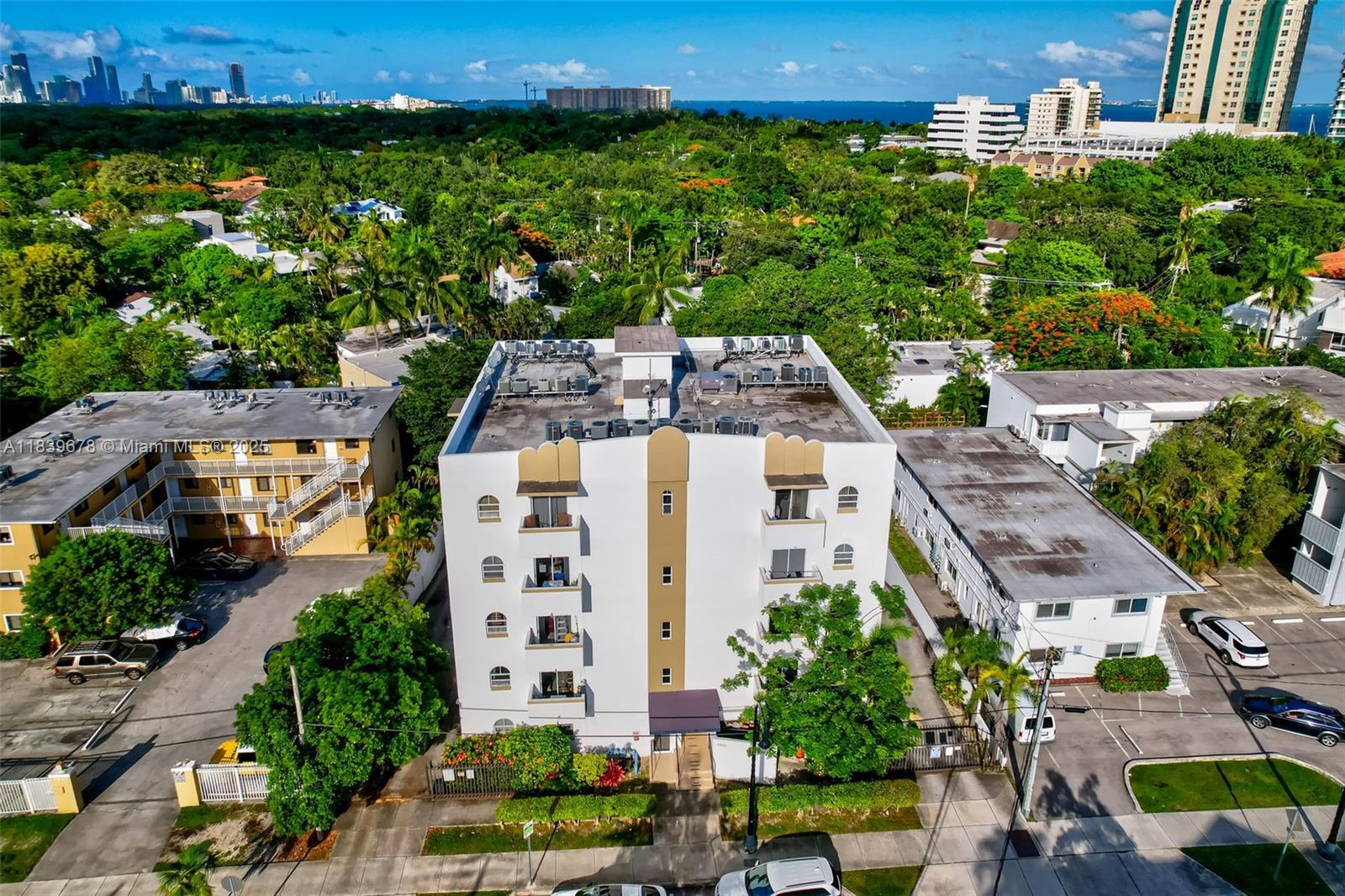 3051 SW 27th Ave 402 #402 Miami FL