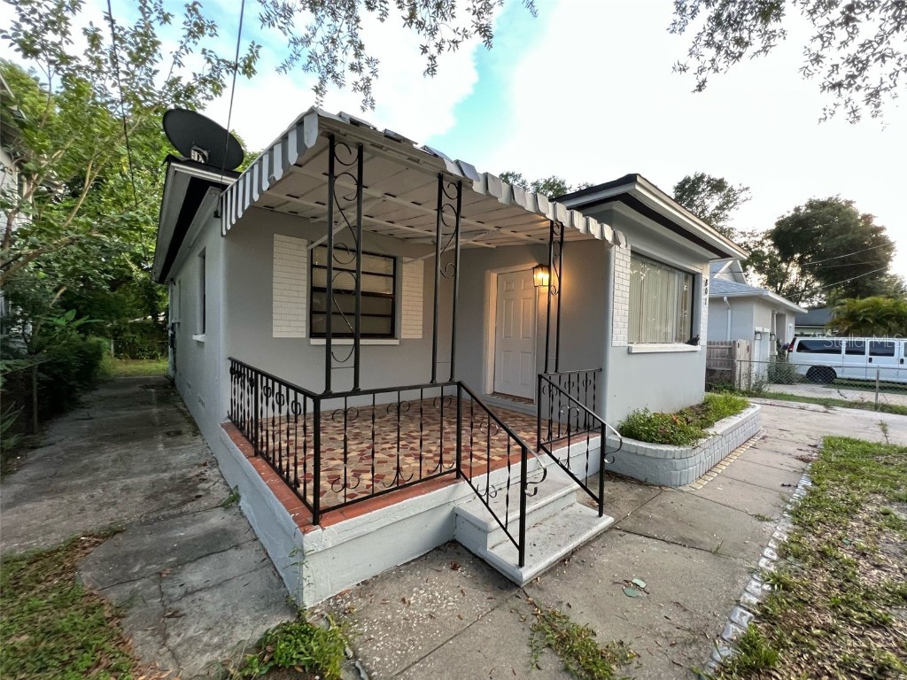 801 E LAKE AVENUE Tampa FL