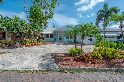 2421 BURLINGTON AVENUE N St Petersburg FL
