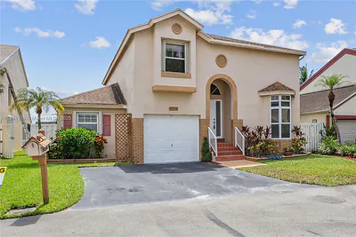 1050 SW 109th Ter Davie FL