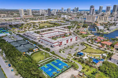 580 Egret Dr 215 #215 Hallandale Beach FL