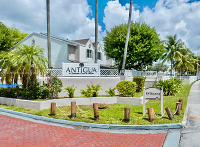 6725 NW 174th Ter E-12 #E-12 Hialeah FL