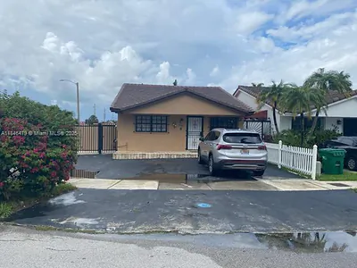 8889 NW 115th St Hialeah Gardens FL