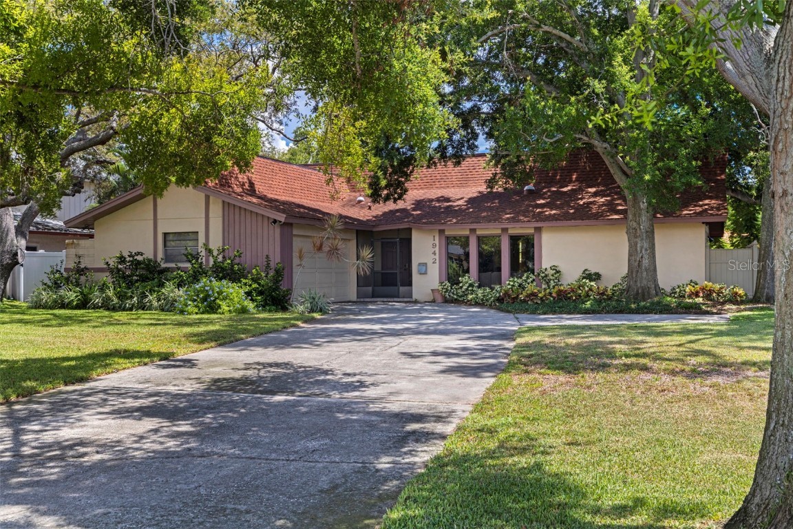 1942 PINELLAS POINT DRIVE S St Petersburg FL