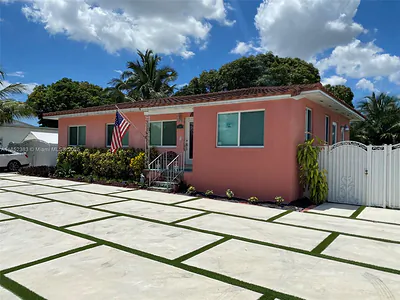 390 W 51st St Hialeah FL