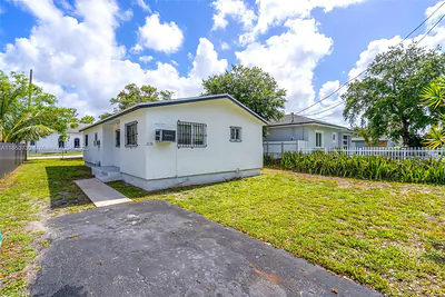 2135 NW 154th St Miami Gardens FL