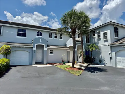 4850 Grapevine Way Davie FL
