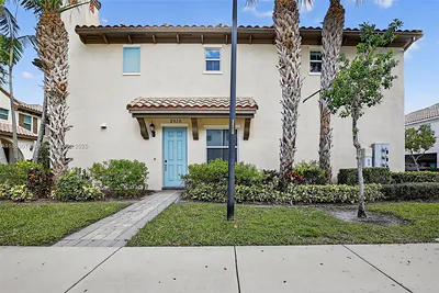 2938 St Thomas Dr Cooper City FL