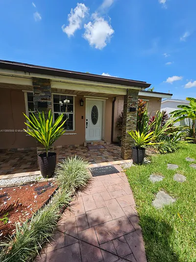 1020 N 74th Way Hollywood FL