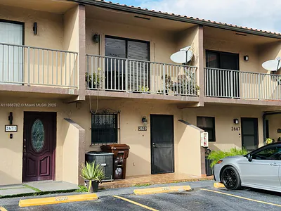 2669 W 52nd St 12 #12 Hialeah FL