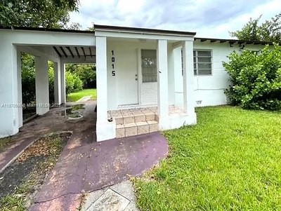 1015 NW 42nd St Miami FL