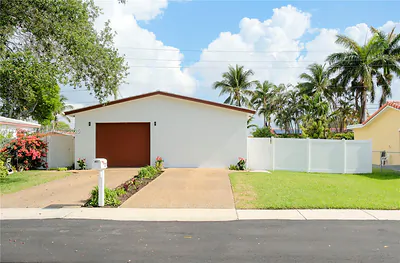 205 SE 4th St Dania Beach FL