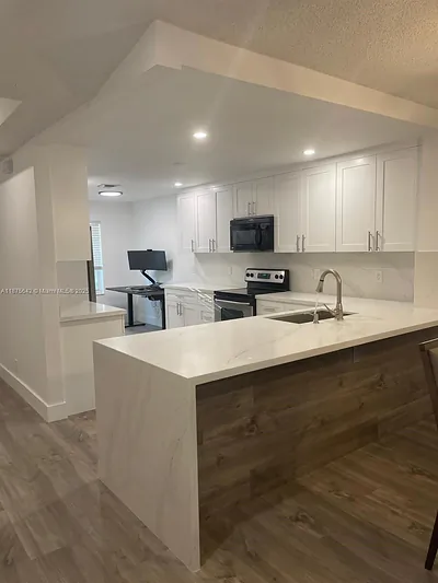 4136 Pine Ridge Ln Weston FL