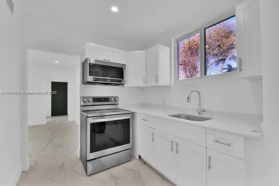 3025 NW 8th Ave 1 #1 Miami FL