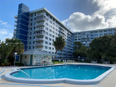 4200 Hillcrest Dr 303 #303 Hollywood FL