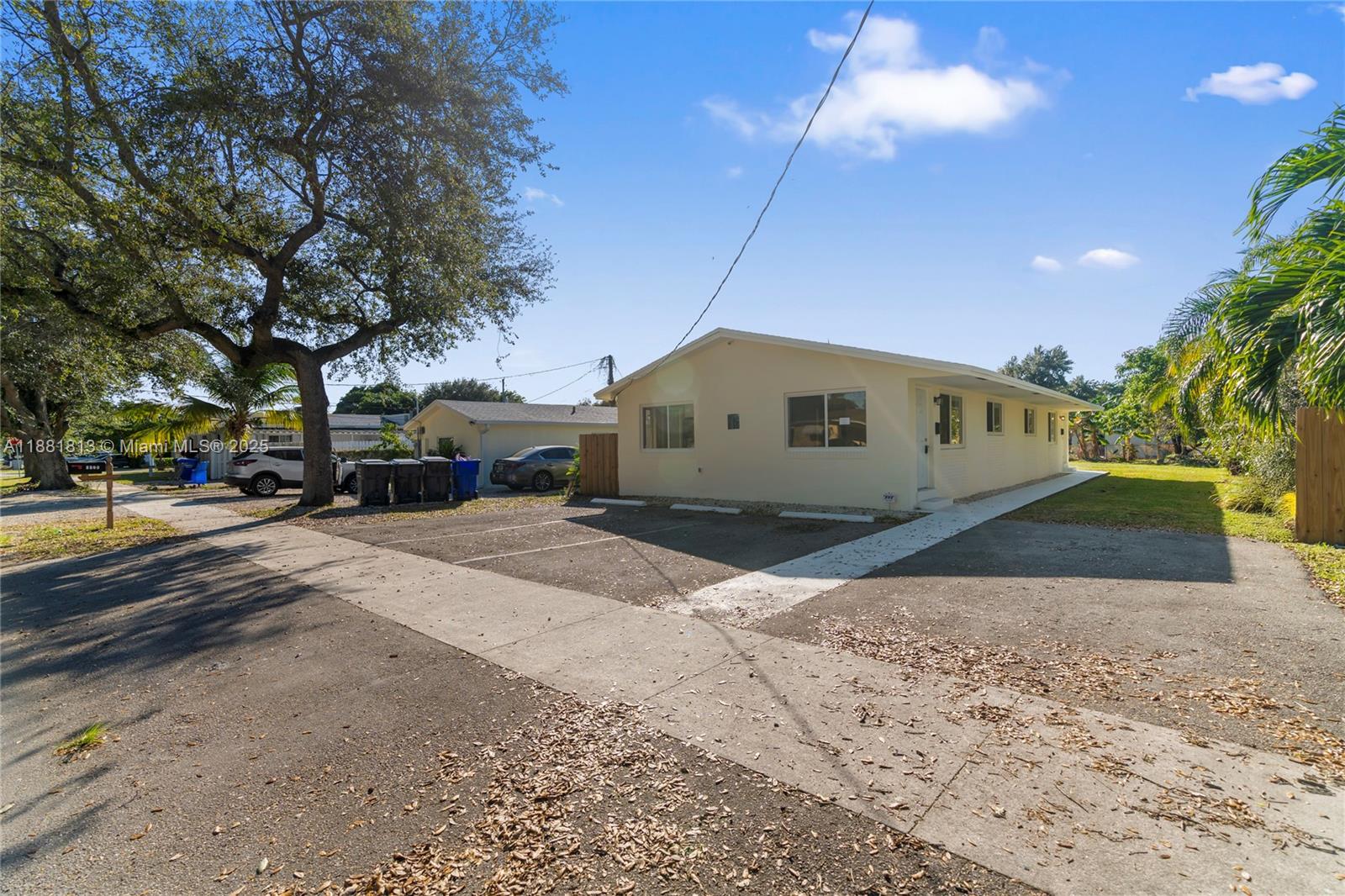 5812 Buchanan St 1-2 #1-2 Hollywood FL