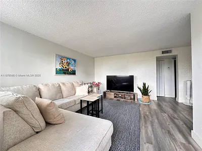 1801 S Treasure Dr 404 #404 North Bay Village FL