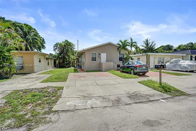 5606 Hayes St 2 #2 Hollywood FL