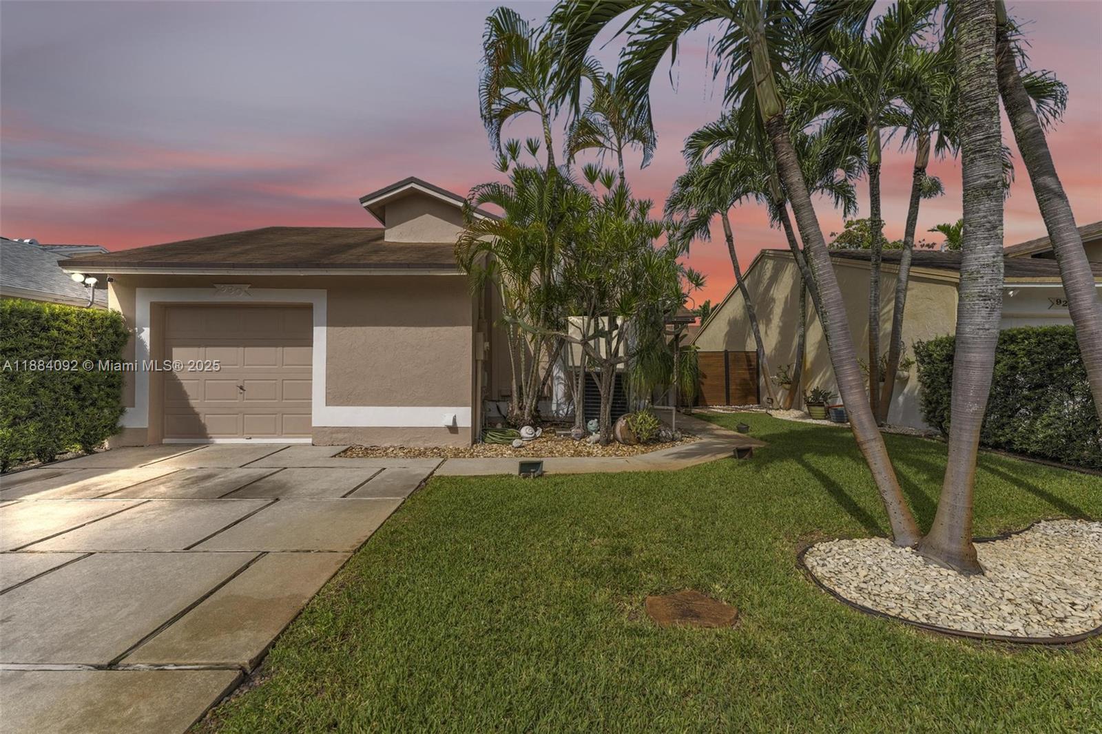 930 SW 108th Ave Pembroke Pines FL