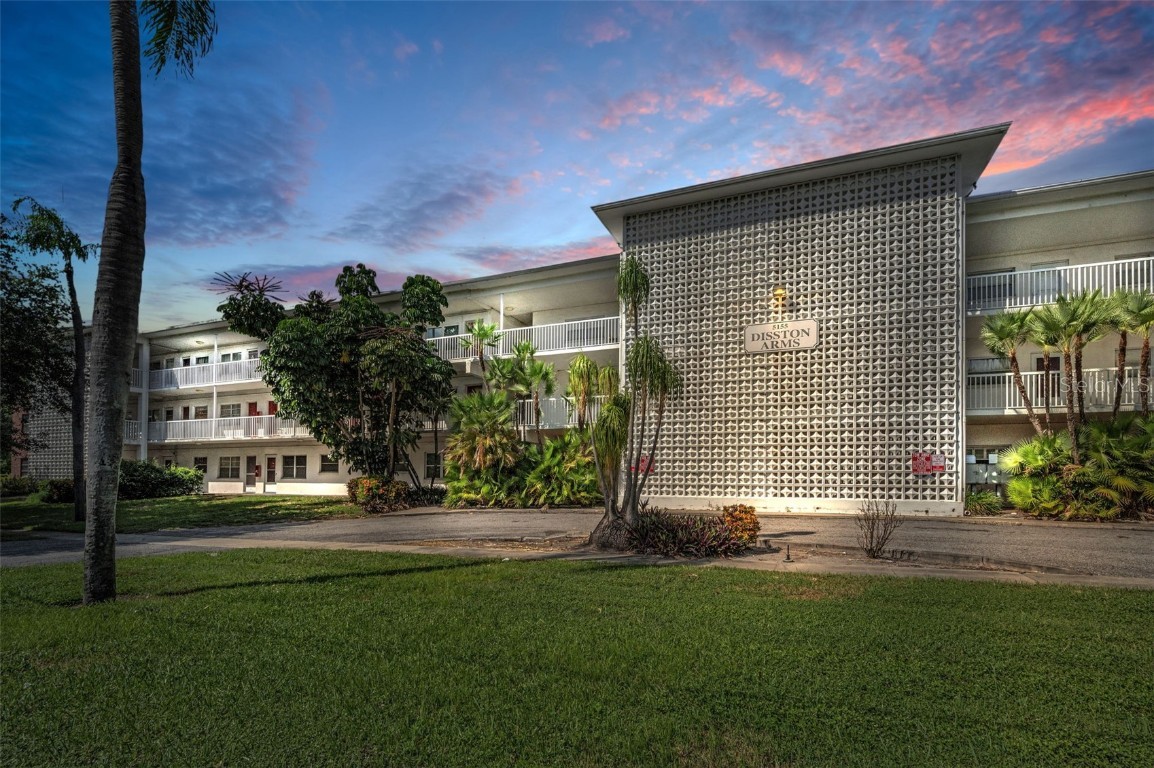 5155 9TH AVENUE N 104 #104 St Petersburg FL