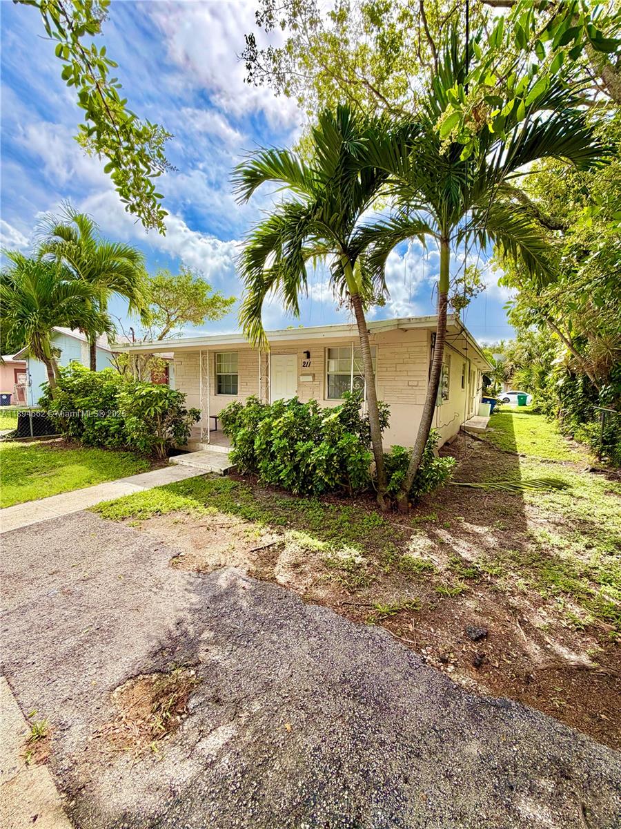 211 Stirling Rd 1 #1 Dania Beach FL