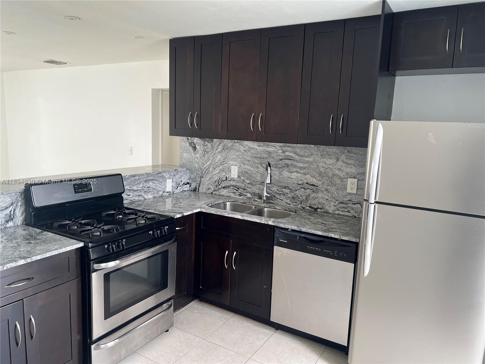 520 SW 10th St 1-2 #1-2 Hallandale Beach FL