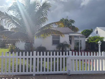 310 SW 1st Ave Dania Beach FL