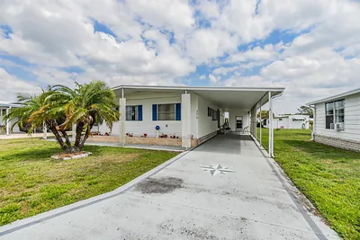 4618 NEWCOMB AVENUE Zephyrhills FL