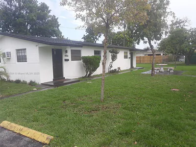 601 NW 4th Ct 2 #2 Hallandale Beach FL