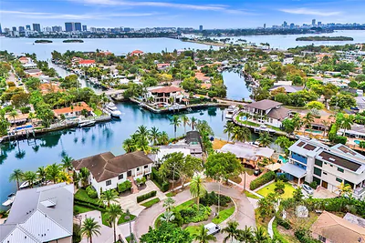 2140 Hibiscus Cir North Miami FL
