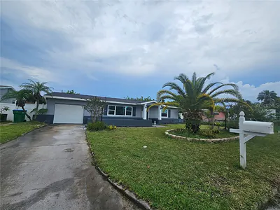 4943 LAKE CHARLES DRIVE N Kenneth City FL
