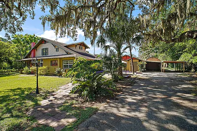 150 E CHARLOTTE AVENUE Eustis FL