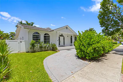 1623 Mayo St Hollywood FL