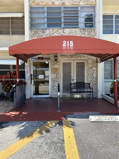 215 SE 3rd Ave 106B #106B Hallandale Beach FL