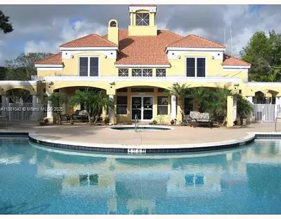 2400 NW 33rd St 1104 #1104 Oakland Park FL