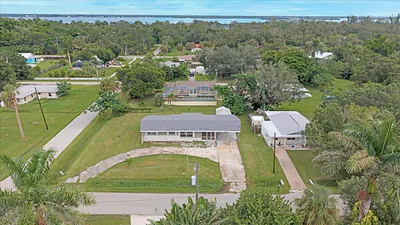 2206 MARK AVENUE Punta Gorda FL
