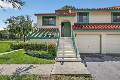 19 W Lexington Ln W E #E Palm Beach Gardens FL