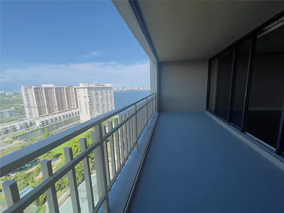 11113 Biscayne Blvd 2056 #2056 Miami FL