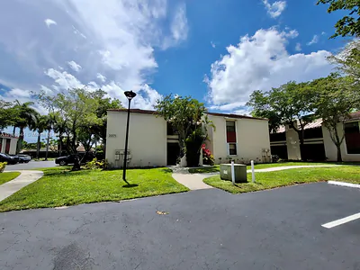 20075 NE 3rd Ct 4 #4 Miami FL