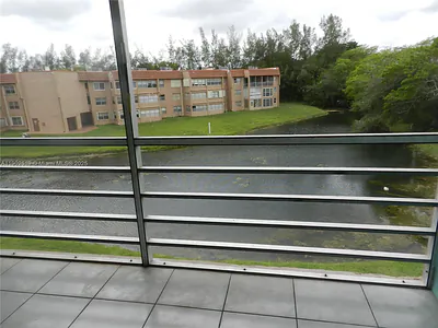 9661 Sunrise Lakes Blvd 305 #305 Sunrise FL