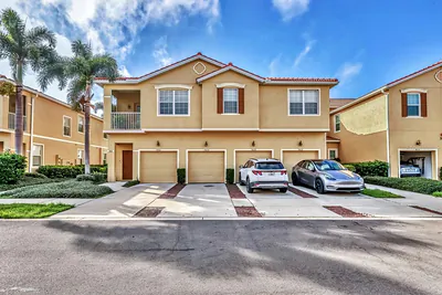 3416 PARKRIDGE CIRCLE 35-101 #35-101 Sarasota FL