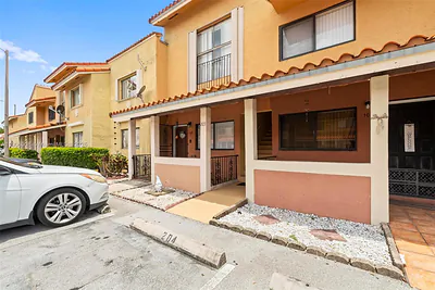 2735 W 61ST PL 204 #204 Hialeah FL